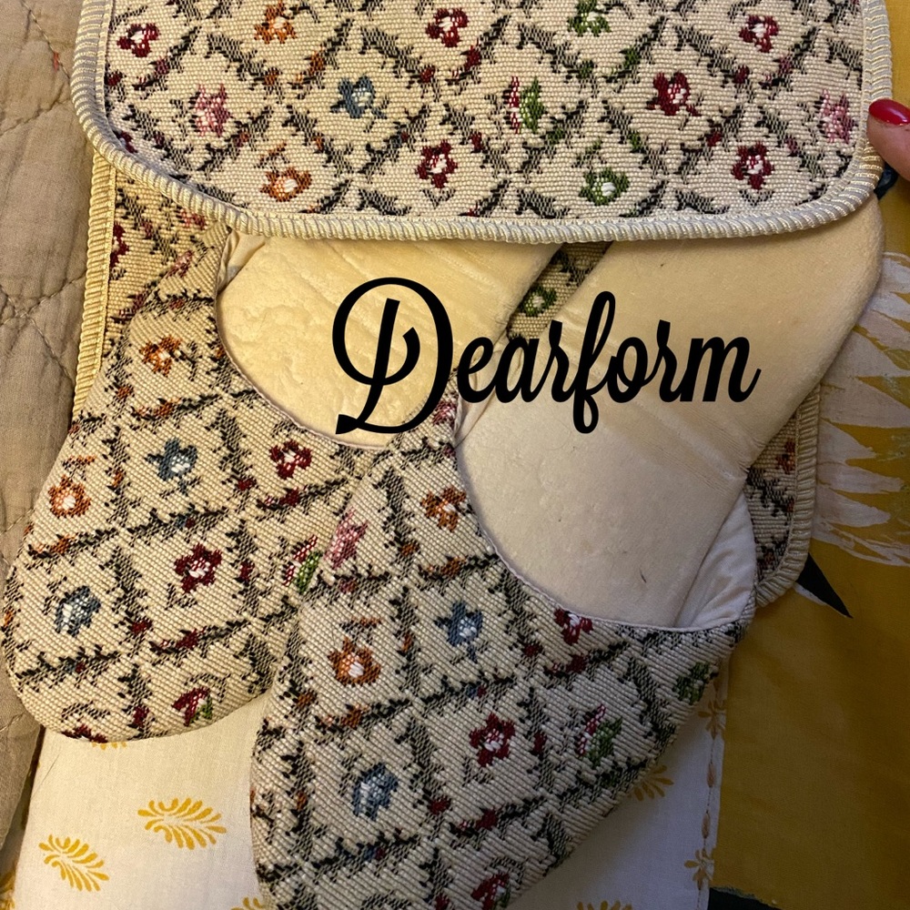 Dearfoam | Tapestry Vintage Slippers with Case